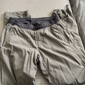 Lululemon pants in great shape. I bought but never wore.